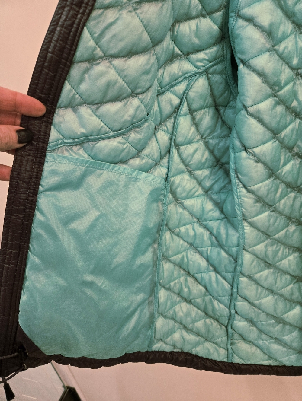 The North Face Women’s Quilted Hooded Jacket - Purple with Teal Lining - Picture 3 of 4